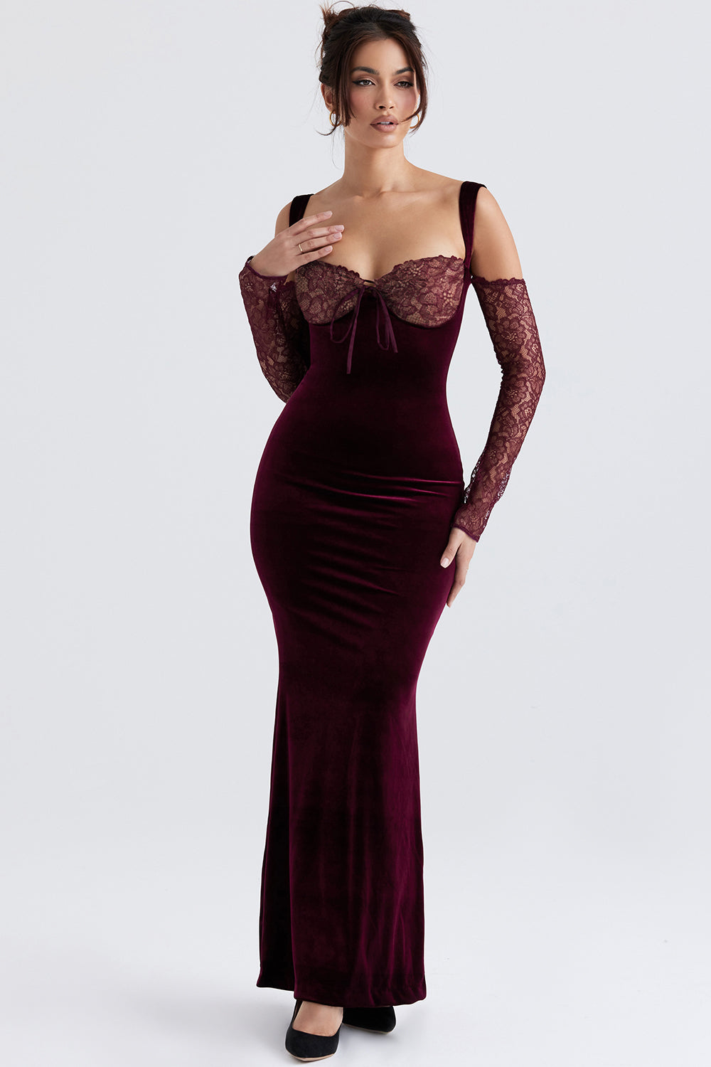 Robe longue en velours cerise noir