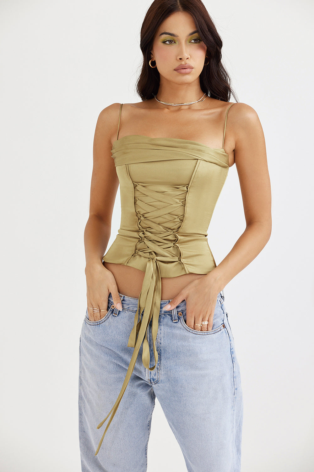 Corset en satin vert olive avec lacets