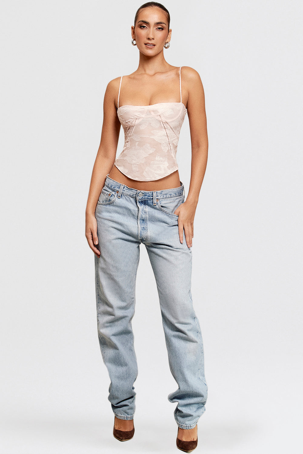 Top en dentelle rose avec dentelle fleurie
