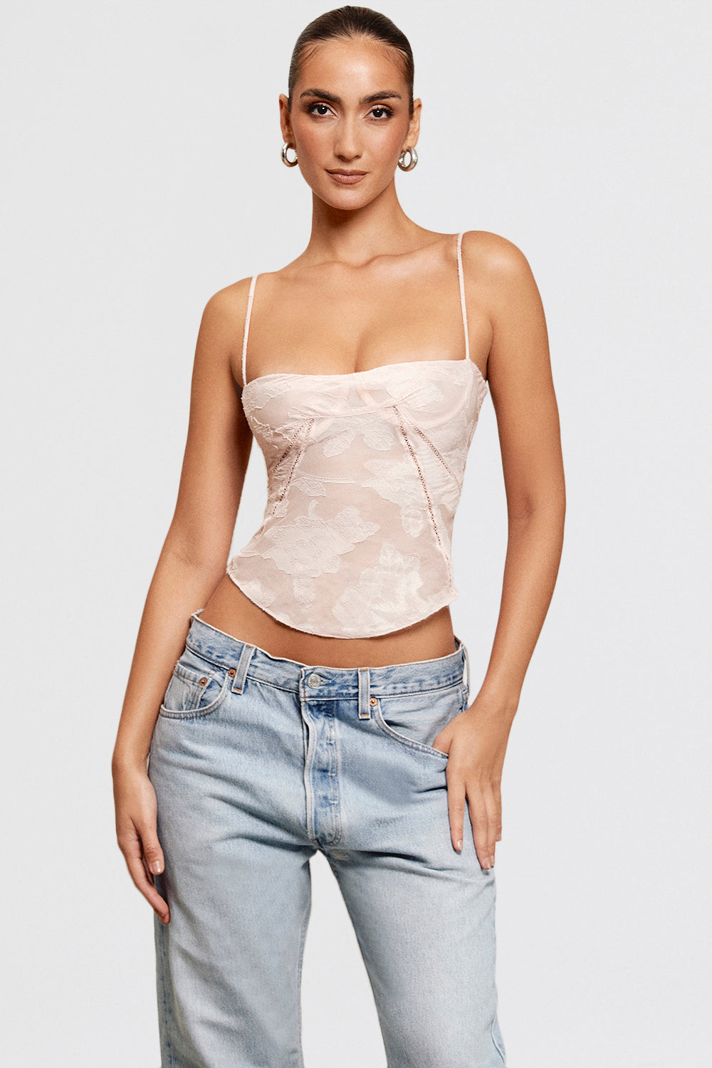 Top en dentelle rose avec dentelle fleurie