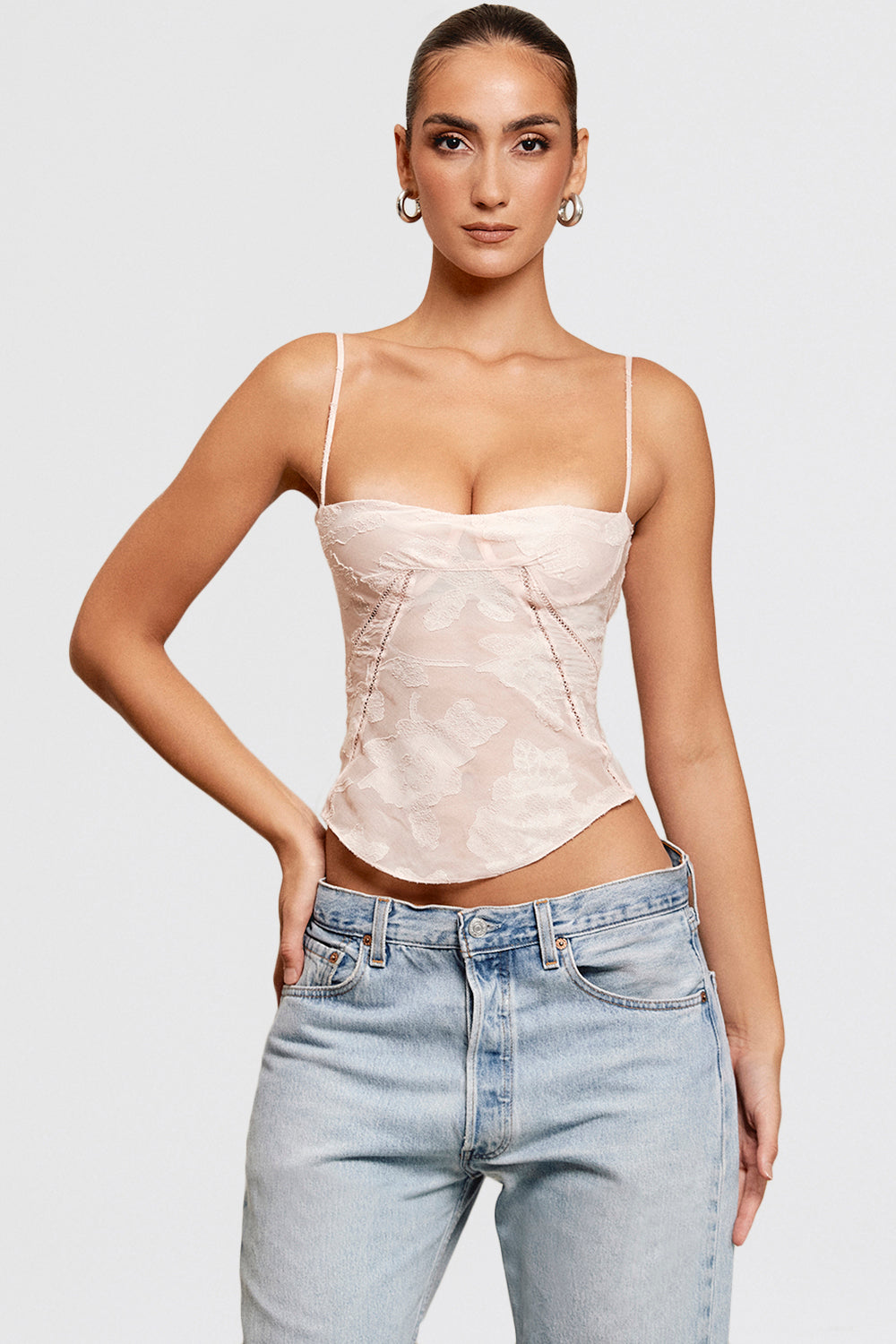 Top en dentelle rose avec dentelle fleurie