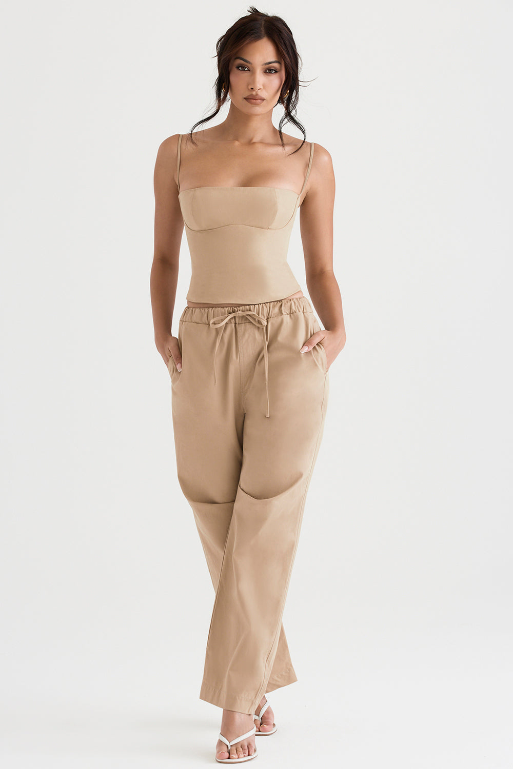 Corset structuré camel avec pantalon cargo