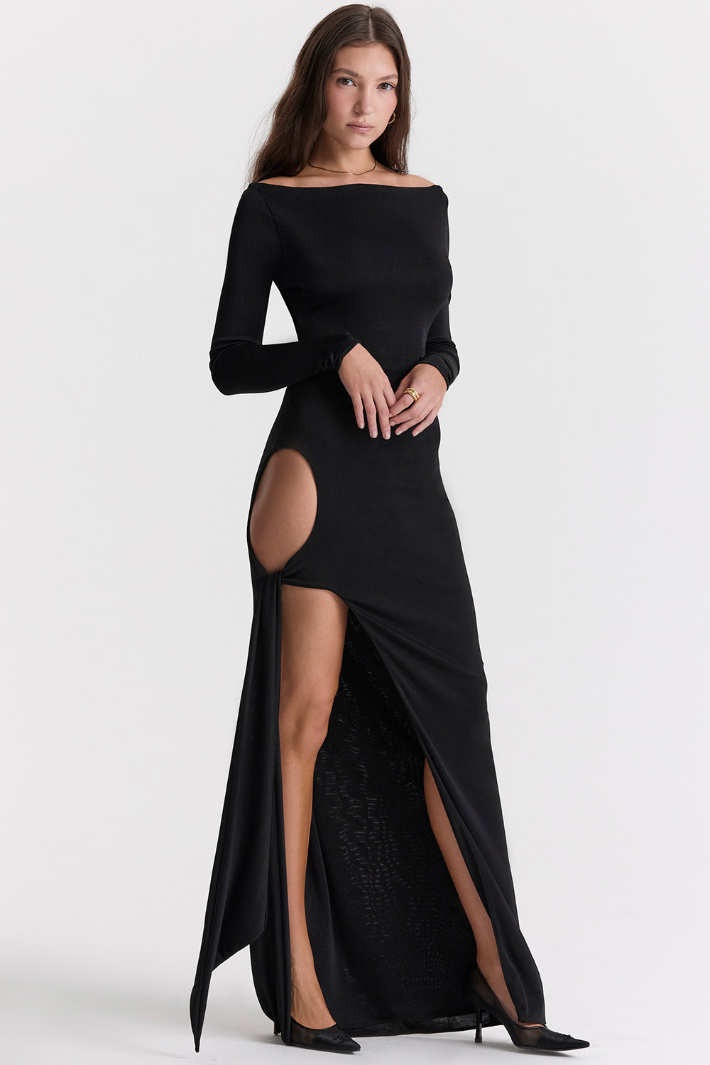 Robe longue noire découpée