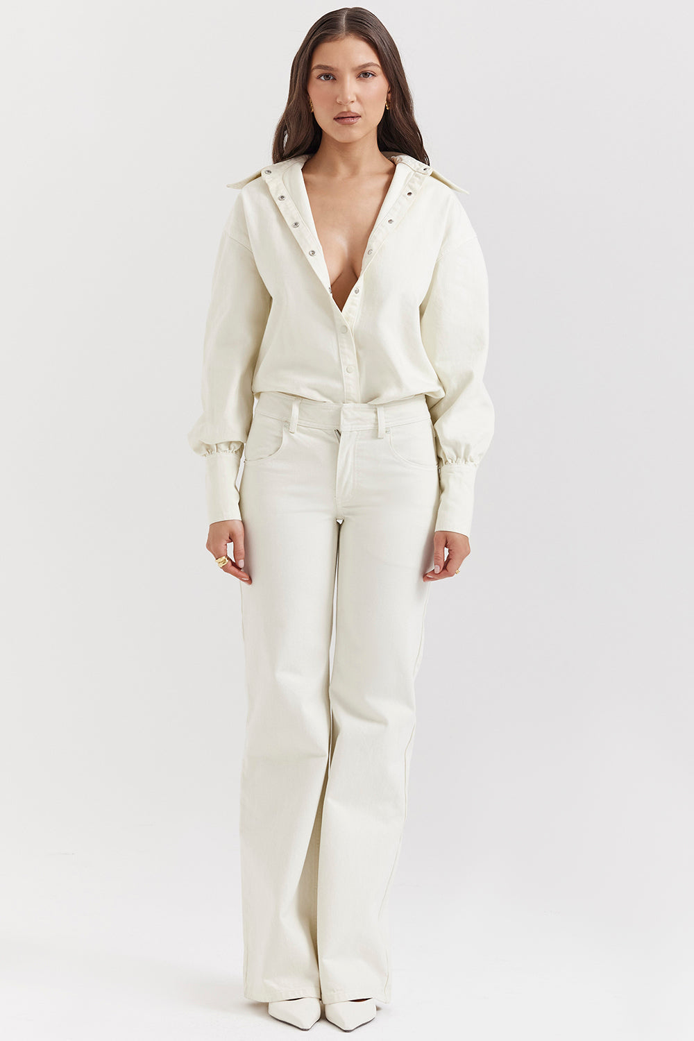 Chemise en jean ivoire avec jean large évasé