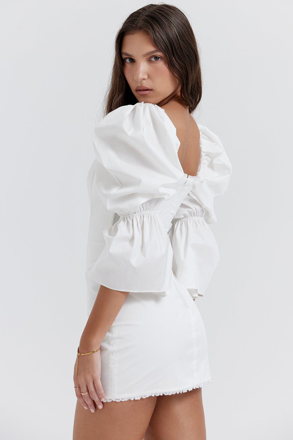 Robe corset blanche à manches bouffantes