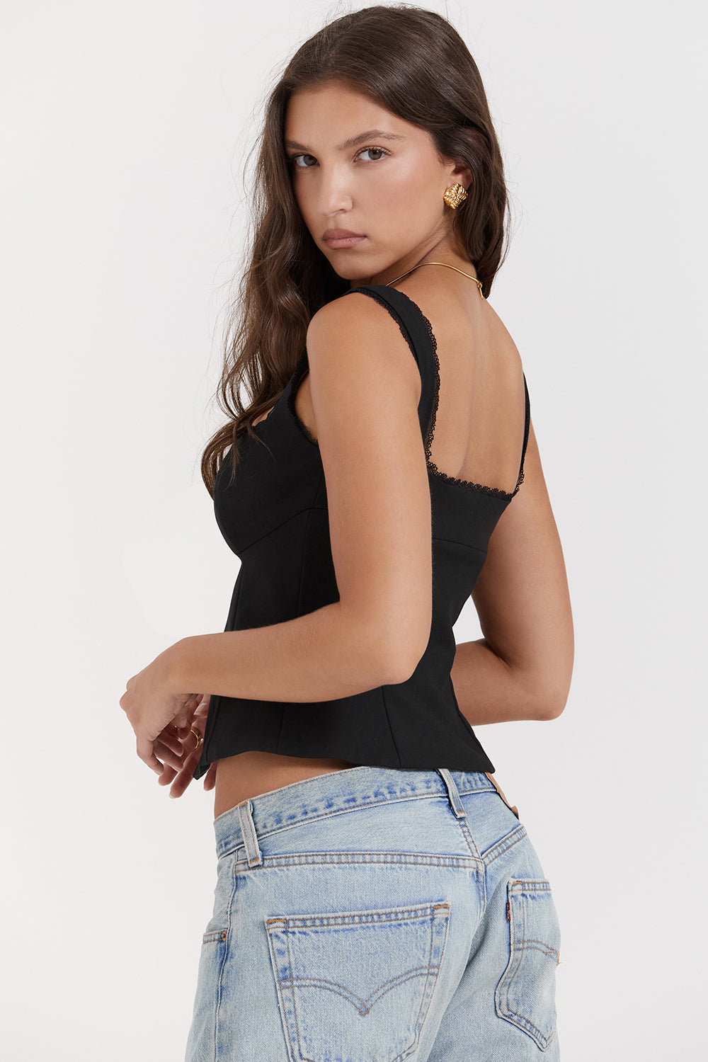 Top avec bordure en dentelle noire