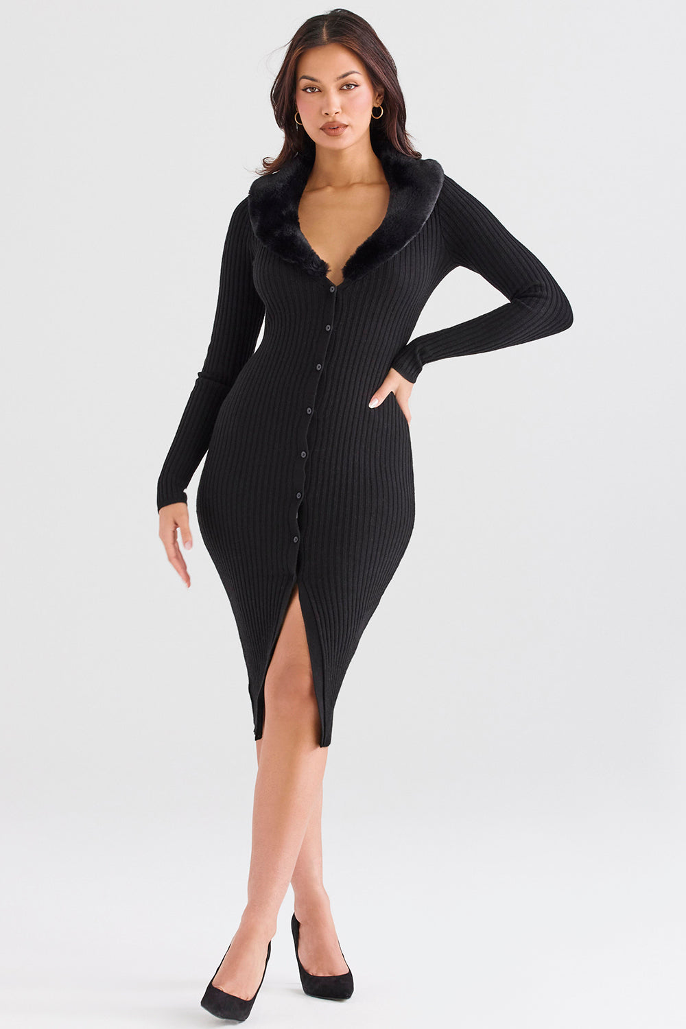 Robe noire avec fausse fourrure