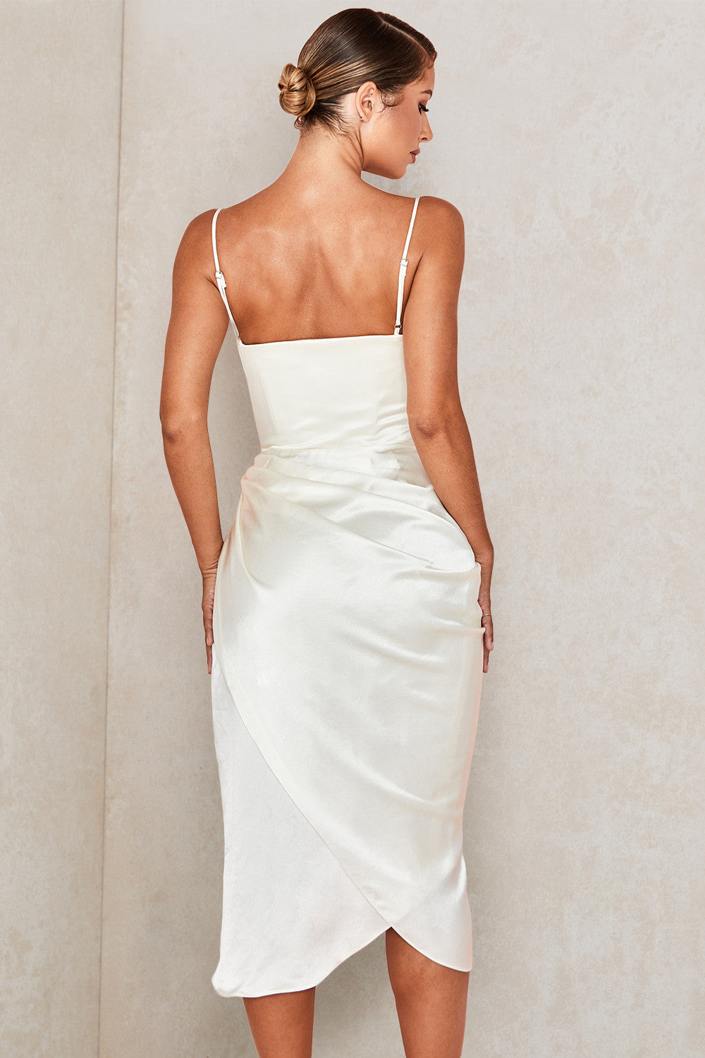 Robe corset balconnet en satin