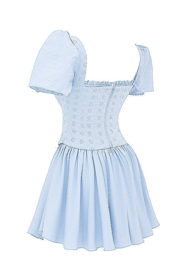 Mini-robe corset bleu doux avec broderie