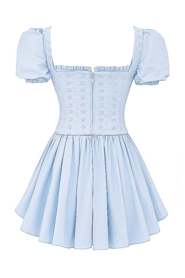 Mini-robe corset bleu doux avec broderie