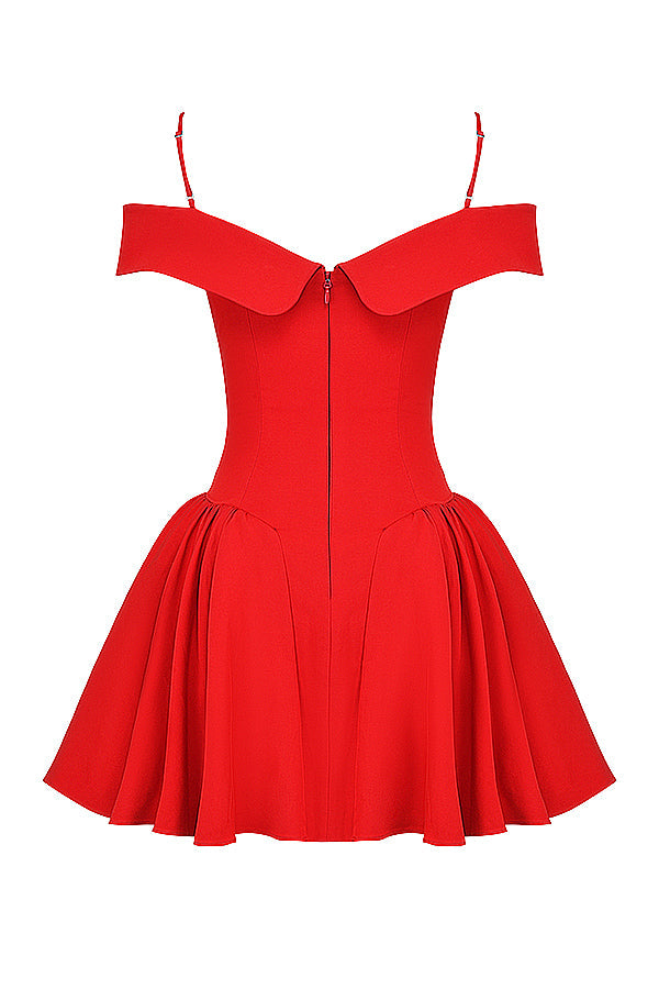 Mini-robe à épaules dénudées