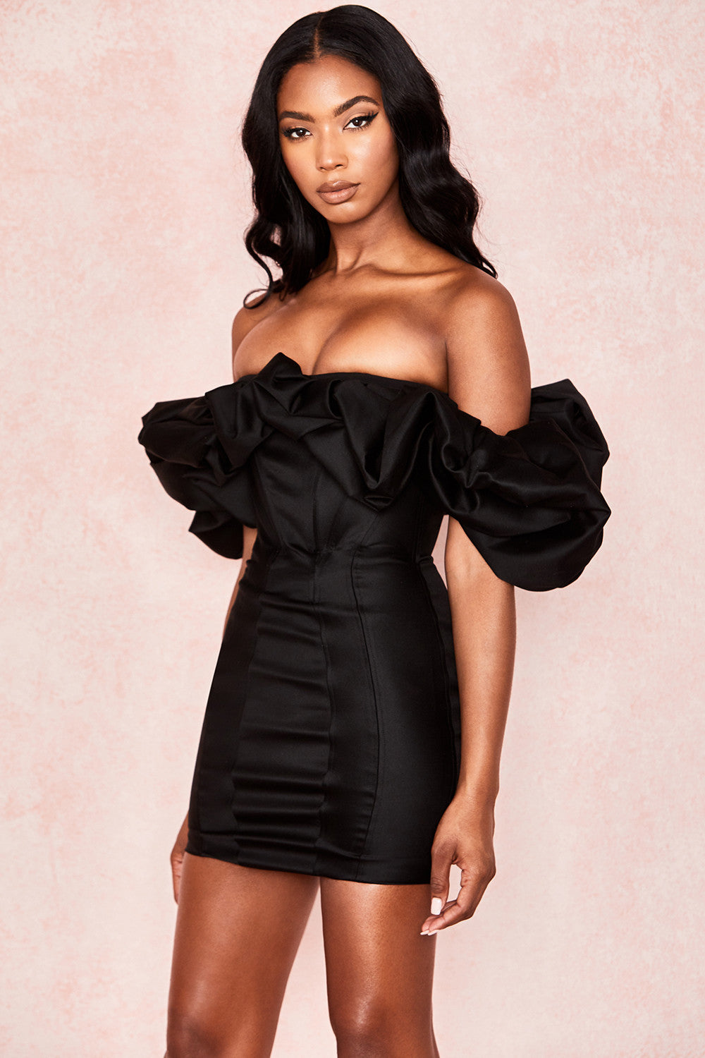 Robe bustier en satin à volants