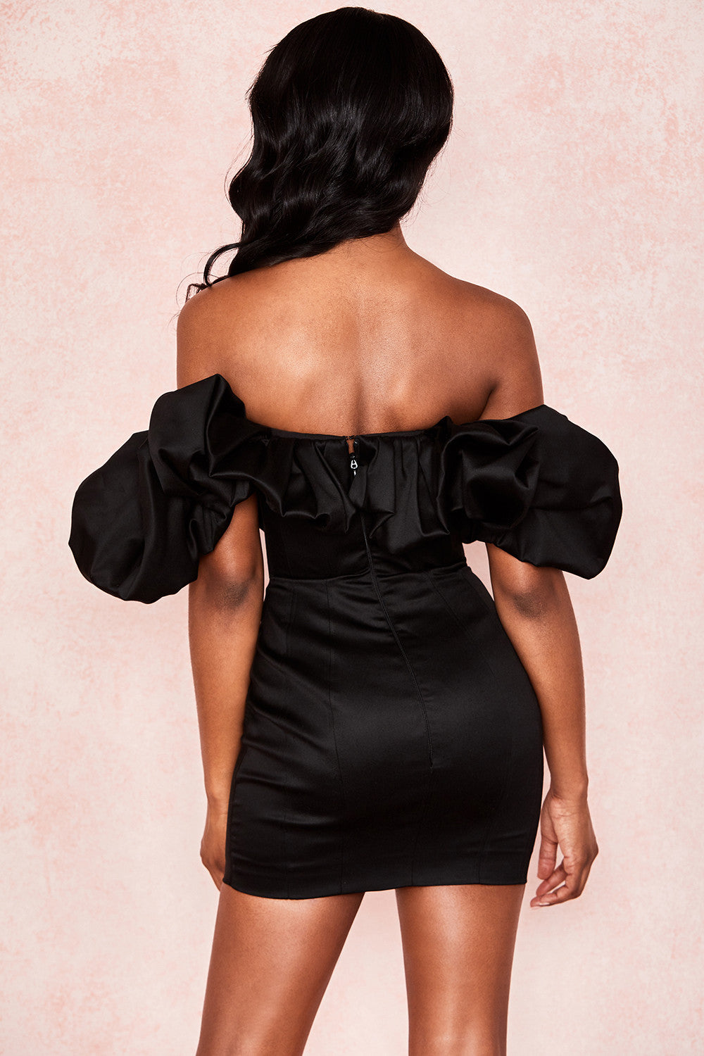 Robe bustier en satin à volants