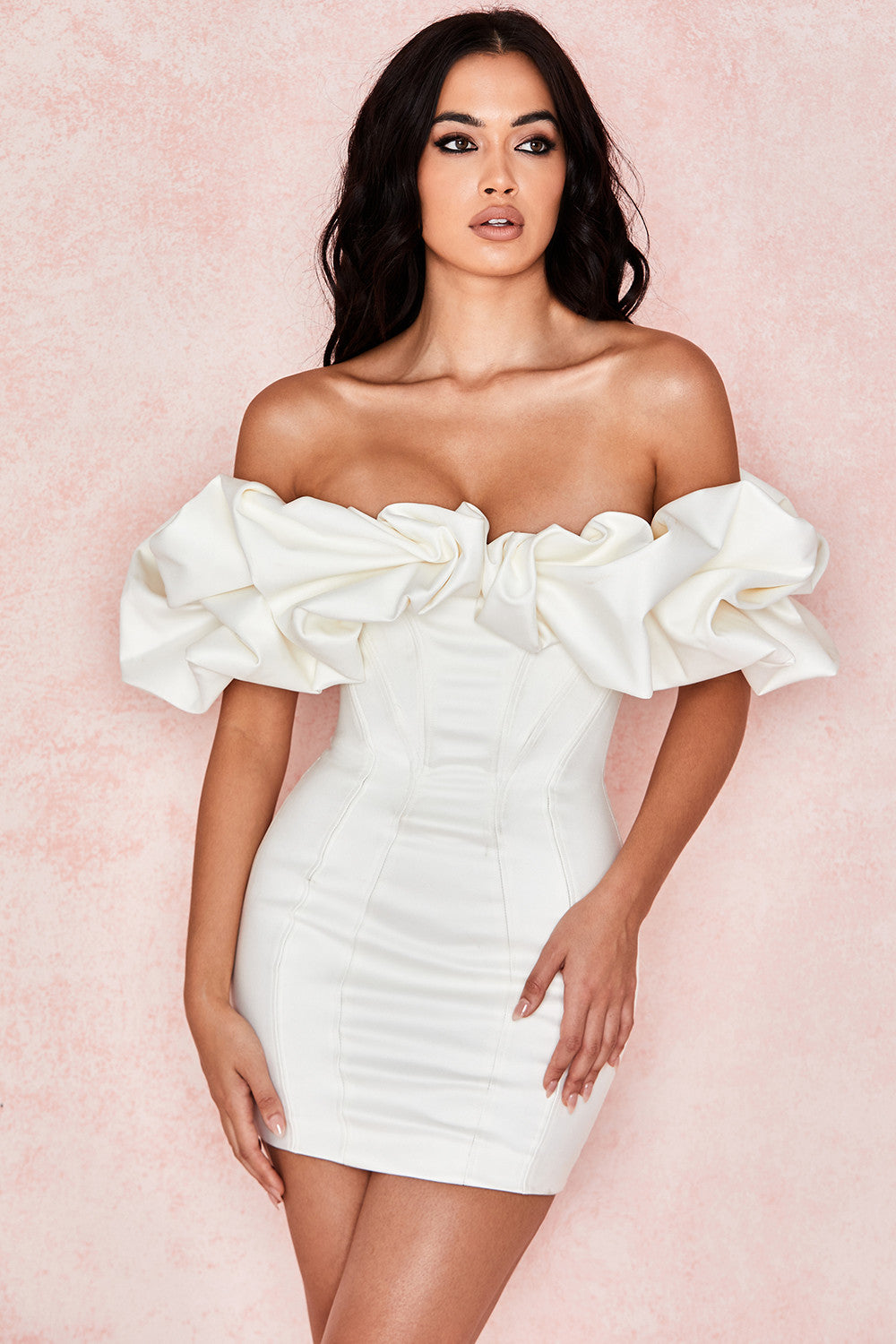 Robe bustier en satin à volants
