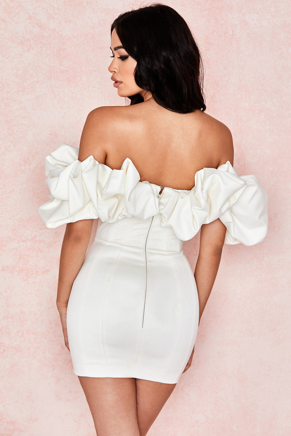 Robe bustier en satin à volants