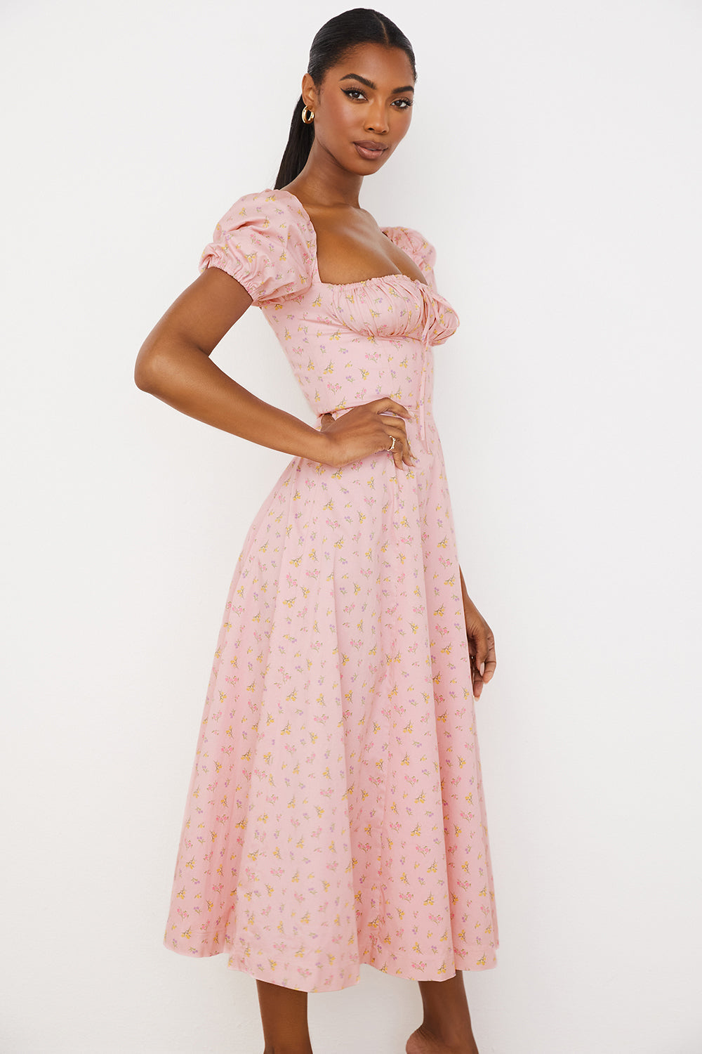 Robe d'été midi à manches bouffantes fleuries