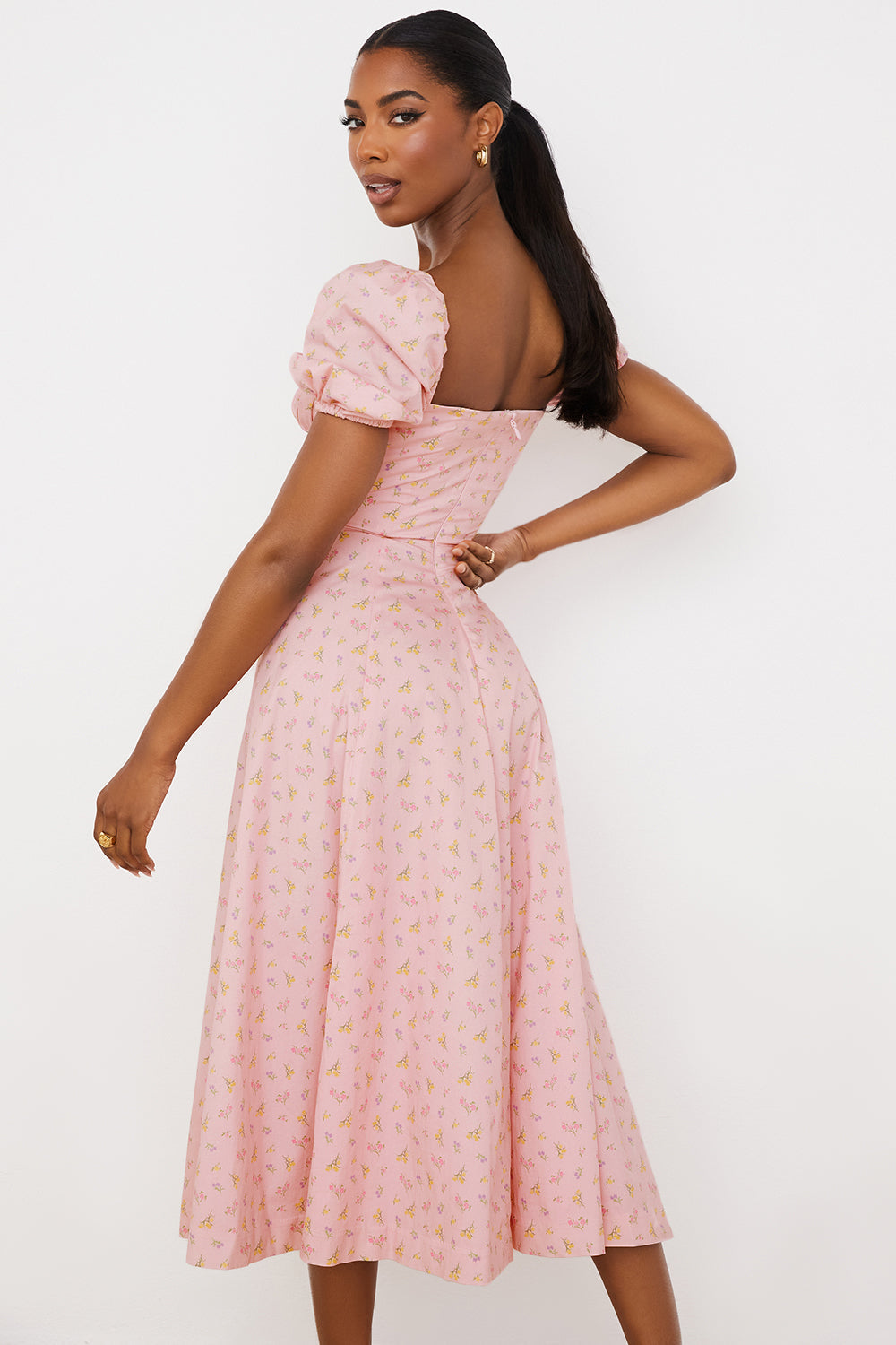 Robe d'été midi à manches bouffantes fleuries