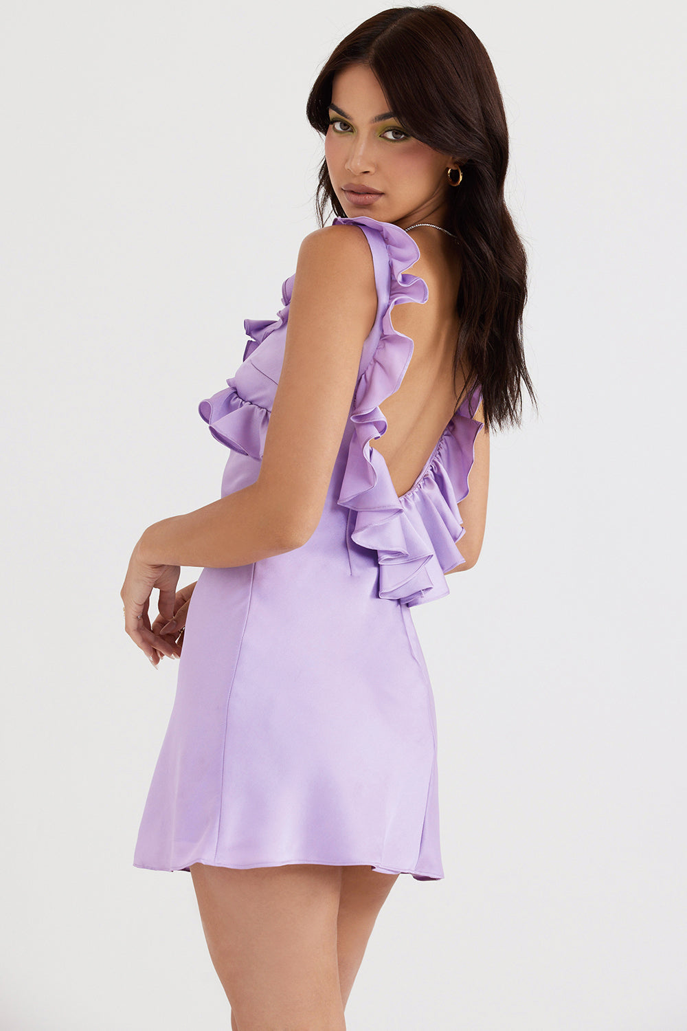 Mini-robe en satin à volants